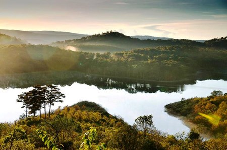 Tuyen Lam lake, Da Tien mountain in Da Lat - ảnh 1